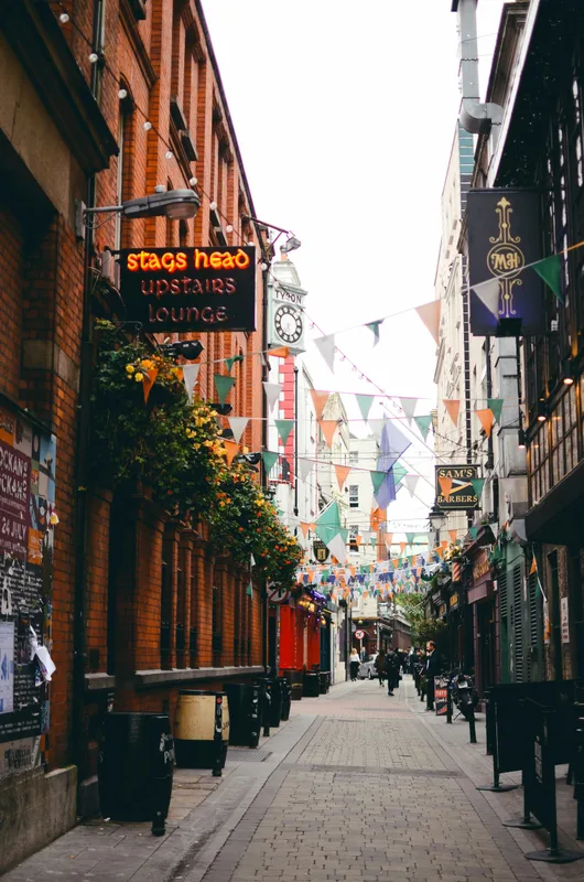 10 Địa Điểm Không Thể Bỏ Qua Khi Du Lịch Ireland Lần Đầu