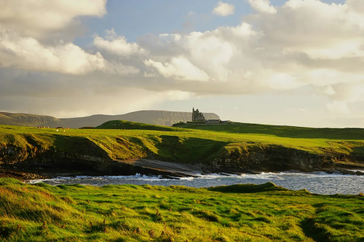 10 Địa Điểm Không Thể Bỏ Qua Khi Du Lịch Ireland Lần Đầu