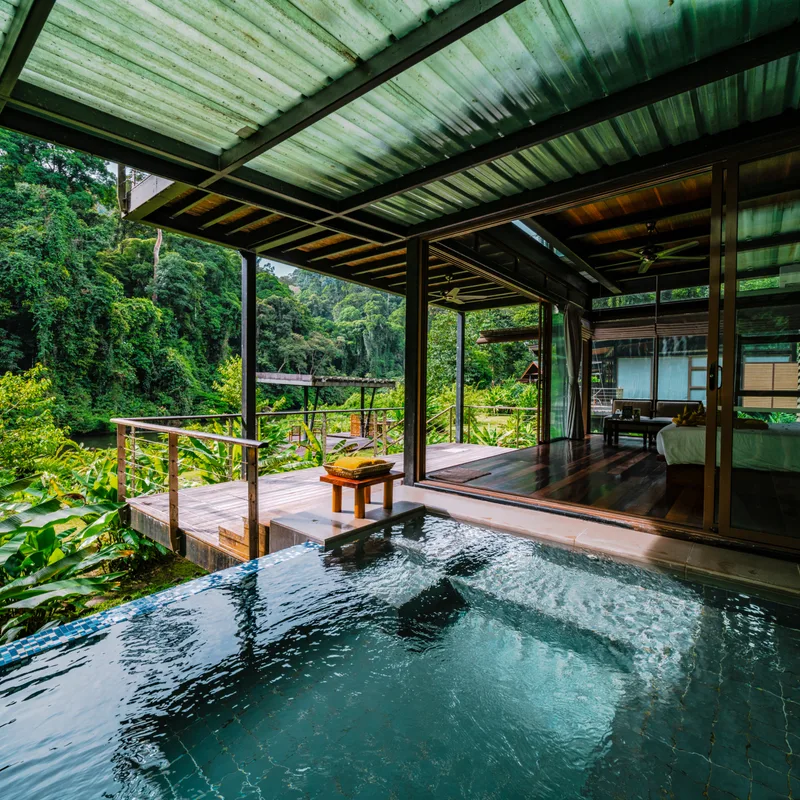10 Khách Sạn Nổi Bật Hòa Mình Vào Cảnh Quan Địa Phương