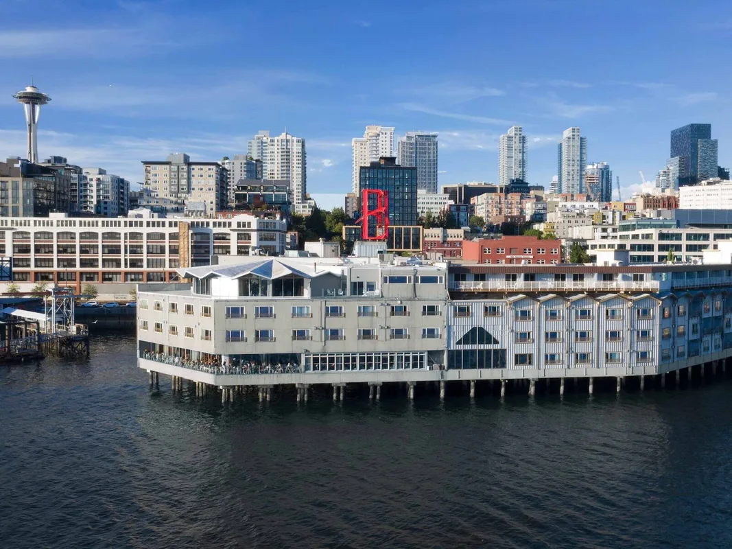 5 Khách Sạn Sát Sân Lumen Field cho Fan Bóng Đá Tại Seattle