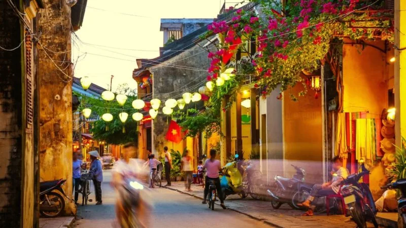 7 Ngày Vi Vu Khám Phá Việt Nam: Lịch Trình Dành Cho Tân Binh