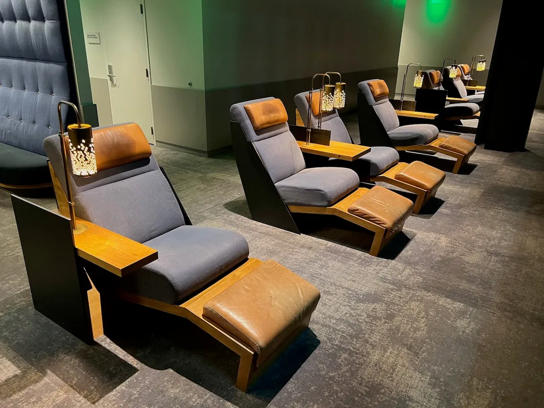 Alaska Lounge SFO Tham Gia Priority Pass: Phí Cộng Thêm 15 USD