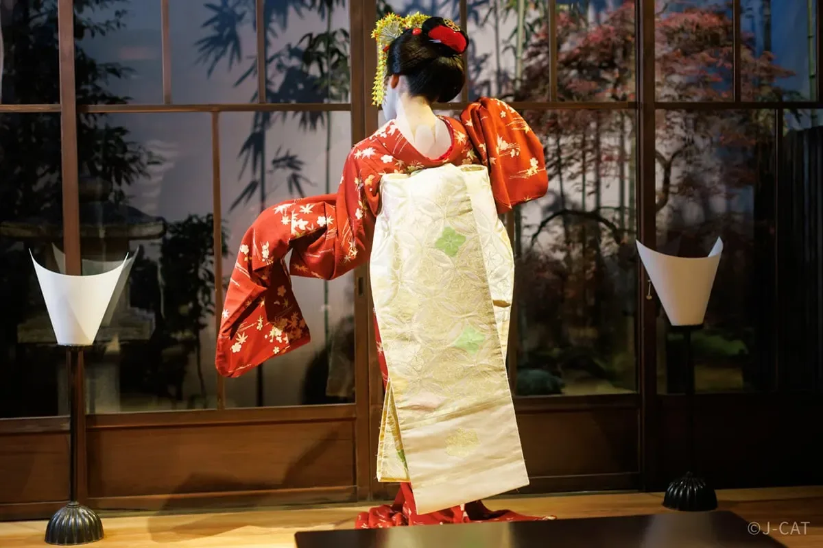 Ẩm Thực Độc Đáo Kyoto: Từ Trải Nghiệm Noh Đến Khám Phá Dashi