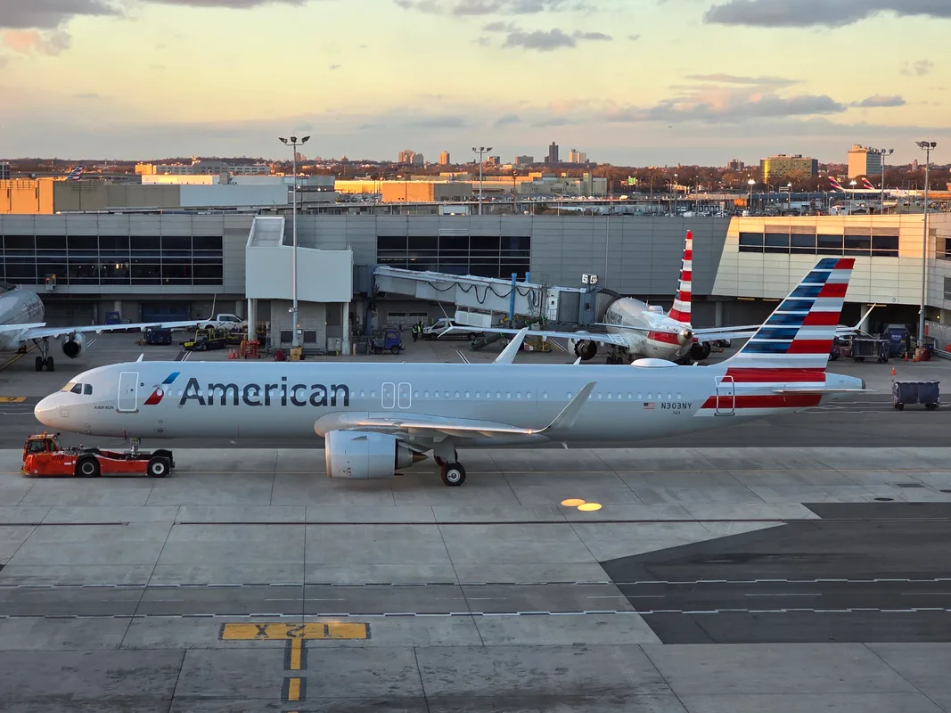American Airlines Cắt Giảm Quyền Lợi Dành Cho Khách Hạng Cơ Bản: Bạn Chỉ Là Giá Vé