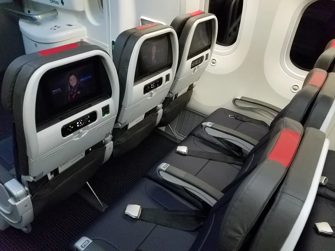 American Airlines Cắt Giảm Quyền Lợi Dành Cho Khách Hạng Cơ Bản: Bạn Chỉ Là Giá Vé