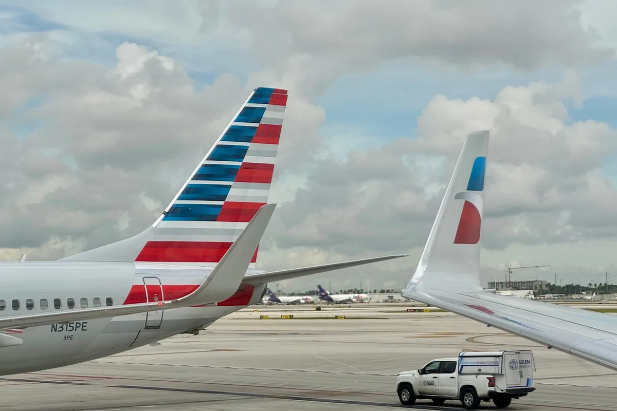 American Airlines Đánh Phí Kéo Hành Lý Cao Hơn, Thêm Quy Định Mới Khó Khăn