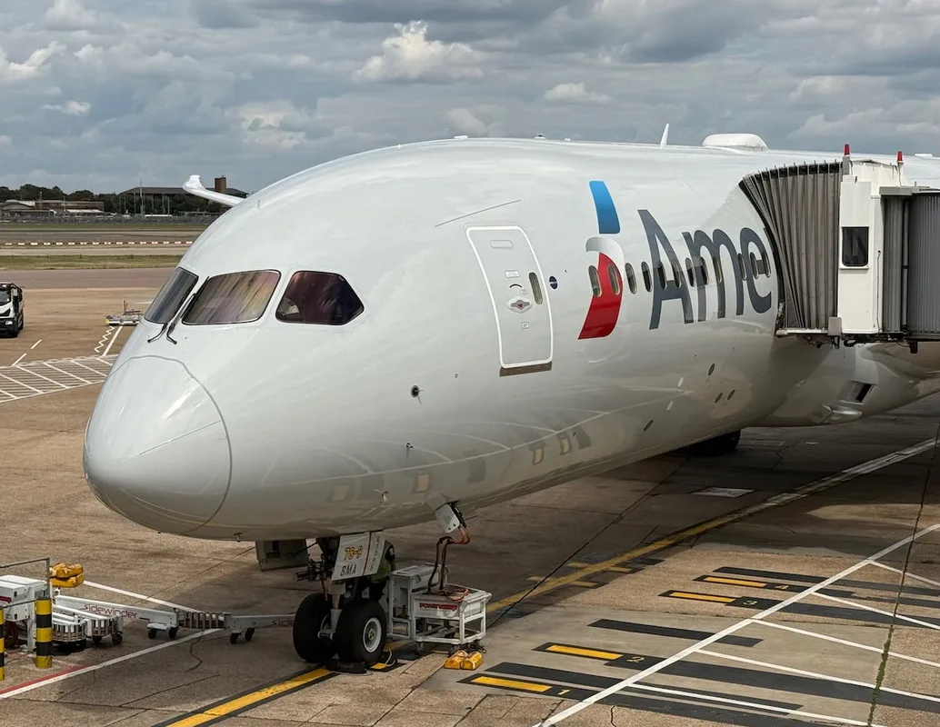 American Airlines Từ Chối Hợp Nhất với United: Điểm Tin và Dự Đoán Tương Lai