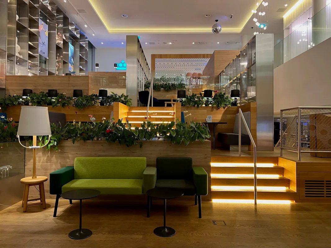 Amsterdam Cấm Quảng Cáo Hãng Hàng Không: Bước Đi Mới Trong Chiến Dịch Bảo Vệ Môi Trường