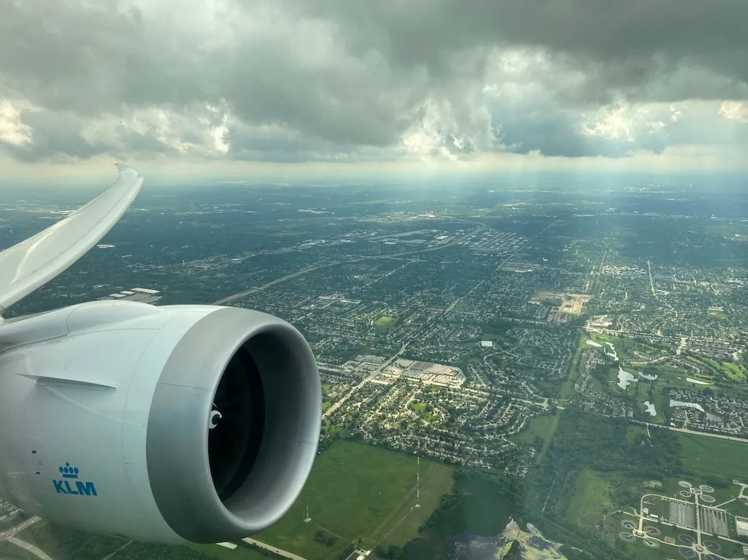 Amsterdam Cấm Quảng Cáo Hãng Hàng Không: Bước Đi Mới Trong Chiến Dịch Bảo Vệ Môi Trường