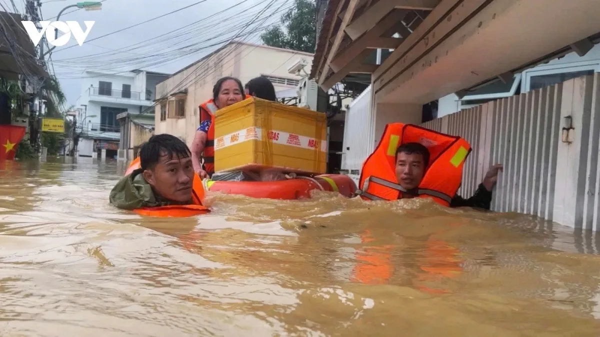 Bão Lũ Miền Trung: Không Chỉ Là Chuyện Trên Bản Tin
