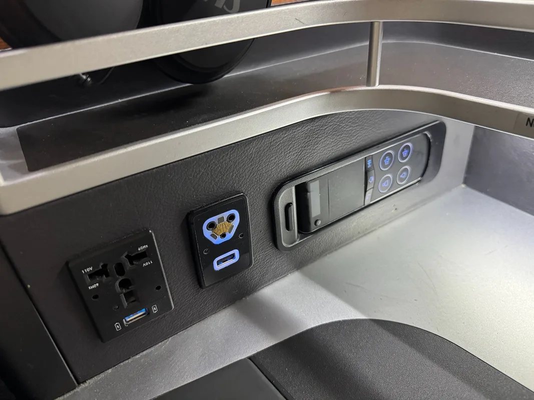 Bay Cùng Gia Đình Hạng Thương Gia SAS Trên Chiếc A350 Ngày Giáng Sinh