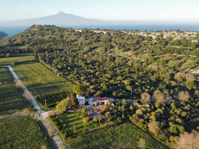 Biệt Thự Thân Thiện Với Gia Đình Tại Sicily: Nơi Dừng Chân Đáng Nhớ
