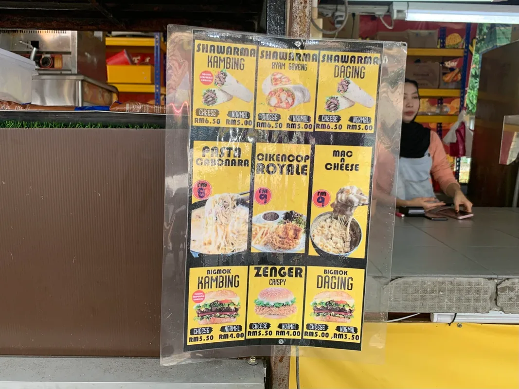 Bùng Nổ Vị Giác Tại Dhon Burger: Bánh Burger Thịt Bò Ngon Quên Lối Về