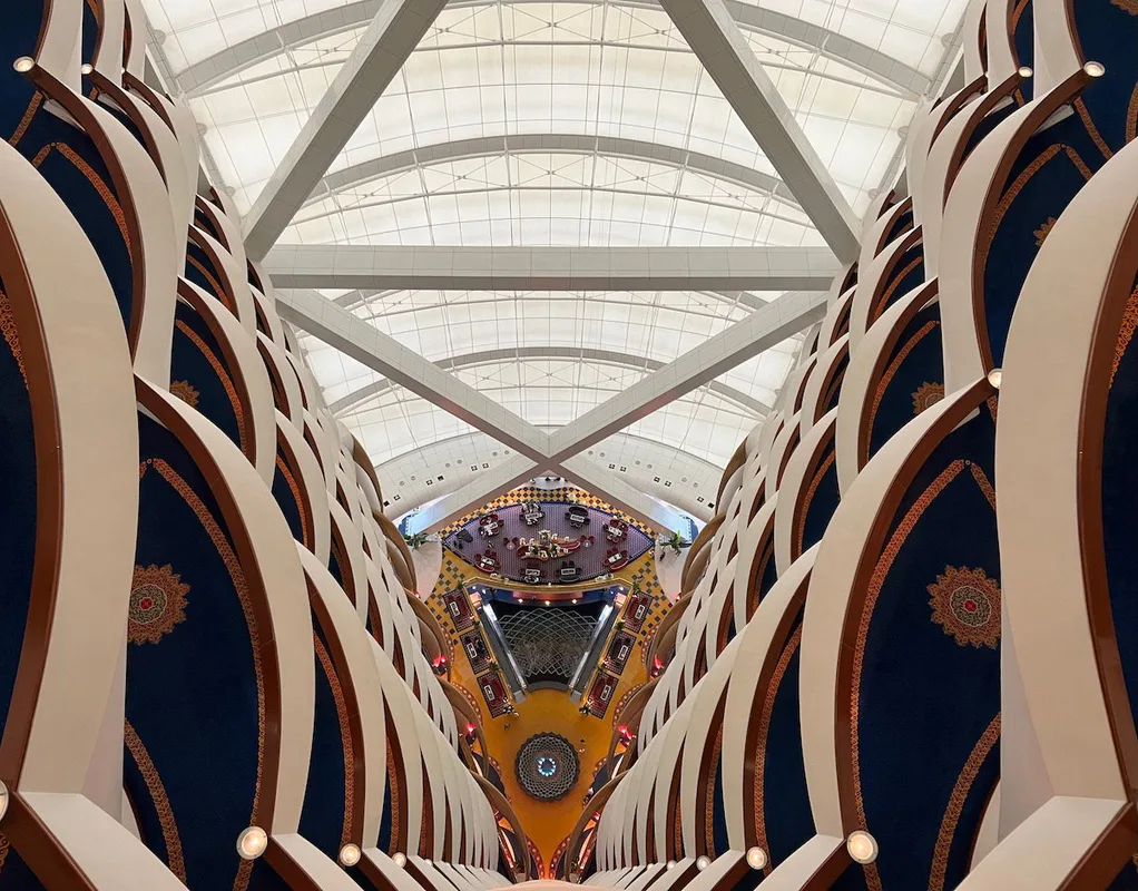 Burj Al Arab: Khách Sạn 7 Sao Dubai Đóng Cửa Tu sửa Lần Đầu Sau 18 Năm