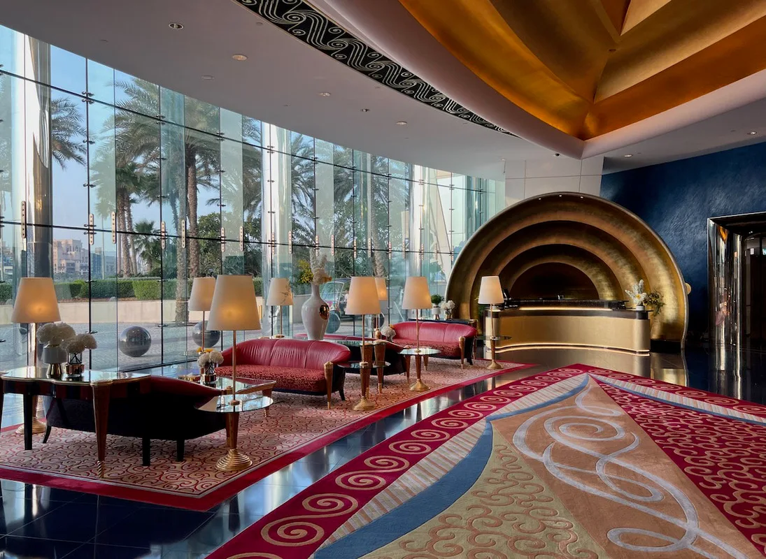 Burj Al Arab: Khách Sạn 7 Sao Dubai Đóng Cửa Tu sửa Lần Đầu Sau 18 Năm