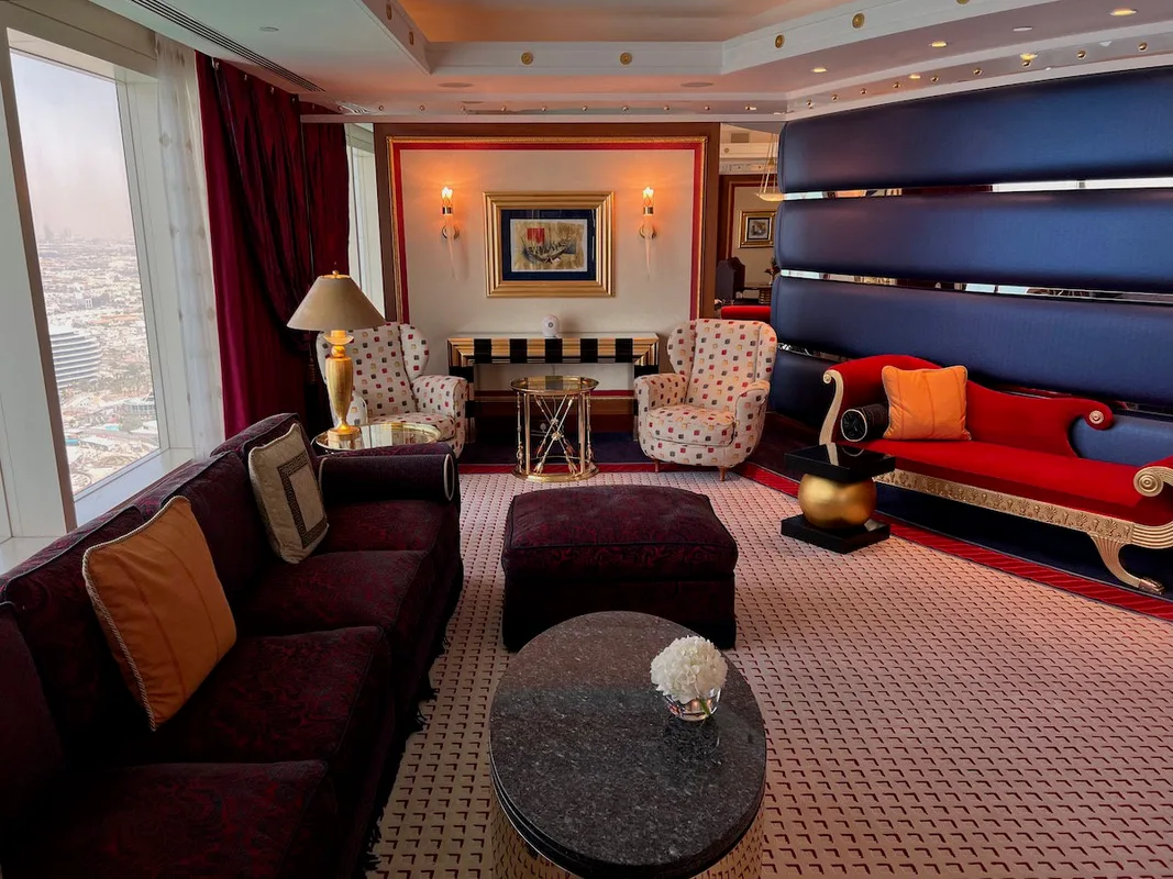 Burj Al Arab: Khách Sạn 7 Sao Dubai Đóng Cửa Tu sửa Lần Đầu Sau 18 Năm