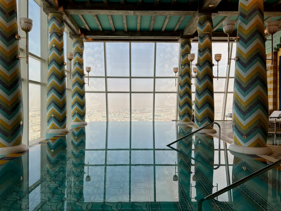 Burj Al Arab: Khách Sạn 7 Sao Dubai Đóng Cửa Tu sửa Lần Đầu Sau 18 Năm