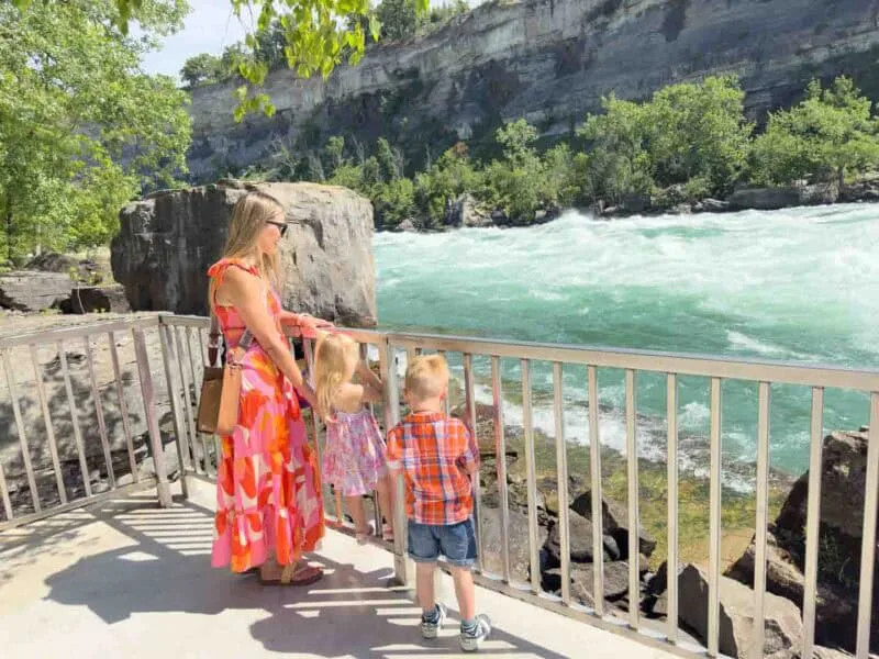 Cả Nhà Khám Phá Thác Niagara: Niềm Vui Cùng Con Trẻ