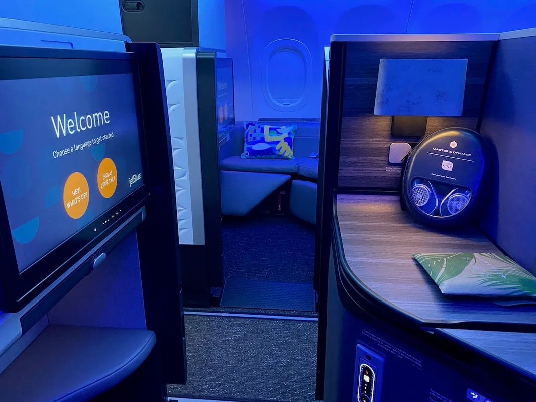 Các Hãng Hàng Không Nào Cung Cấp Sản Phẩm 'Business Class Plus'?
