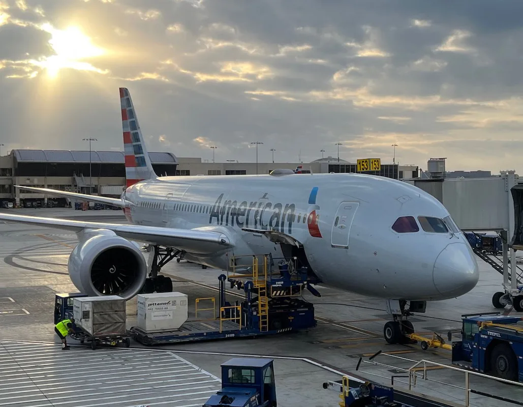 Cắt Giảm Chuyến Bay Tại Sân Bay O'Hare Chicago: Tác Động Đến American và United?