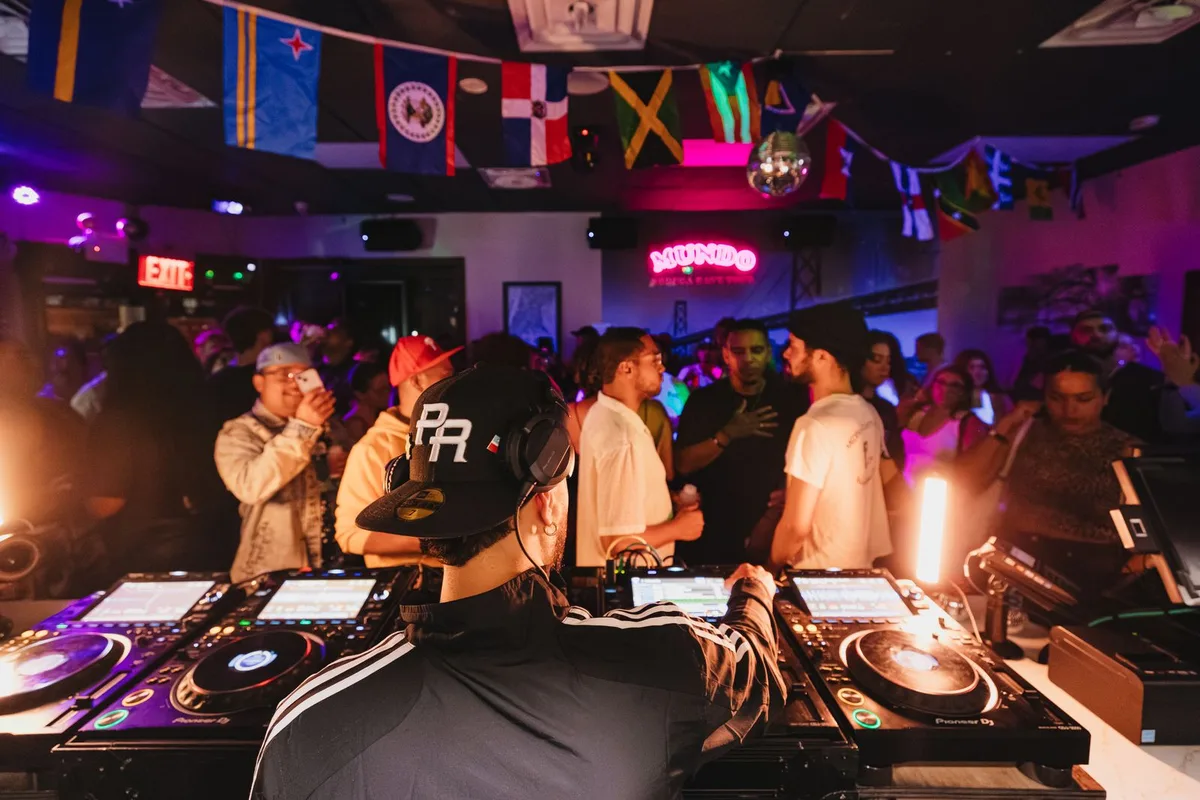Câu Chuyện Bùng Nổ Từ Siêu Thị: Khi Club Chỉ Cách Bạn Một Kệ Hàng