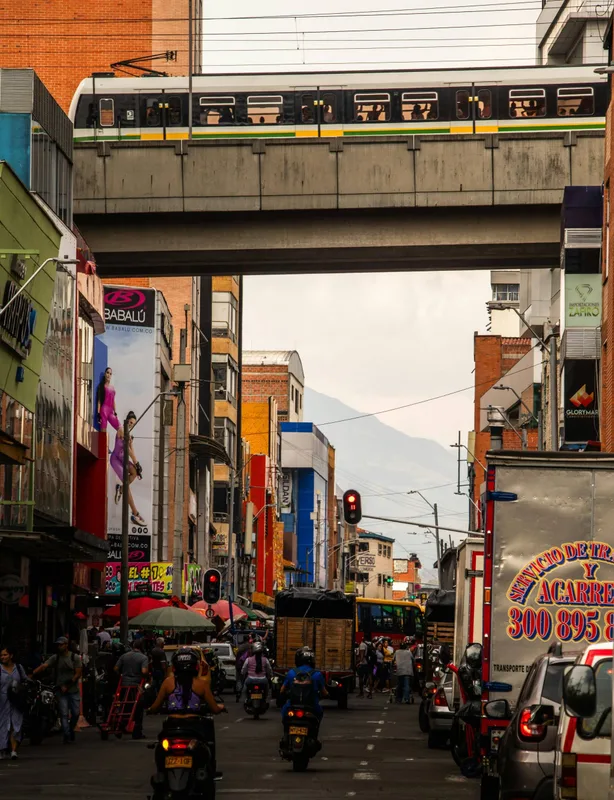 Chạy Lưng Chừng Núi Từ Bogotá Đến Medellín