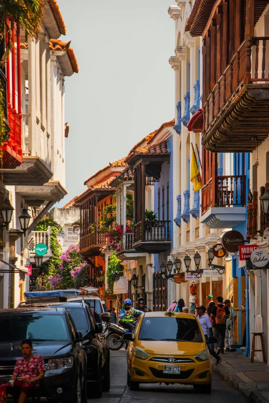 Chạy Lưng Chừng Núi Từ Bogotá Đến Medellín