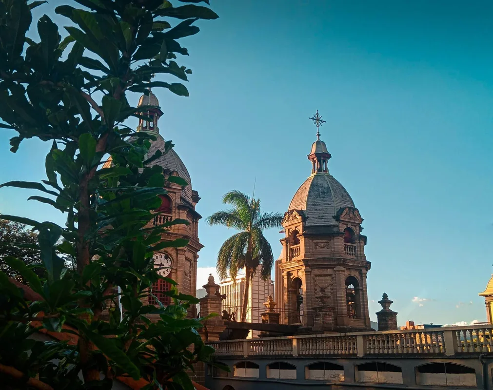 Chạy Lưng Chừng Núi Từ Bogotá Đến Medellín