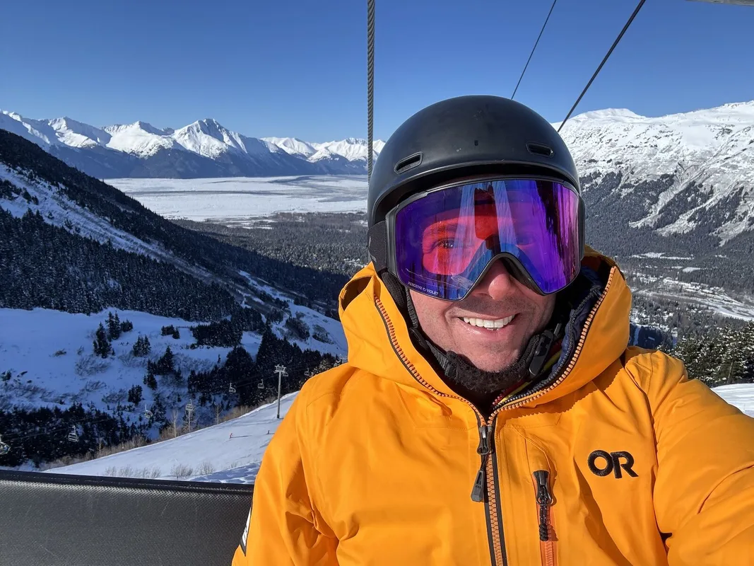 Chạy Theo Giấc Mơ Núi Lớn và Tương Lai Snowboarding ở Alaska