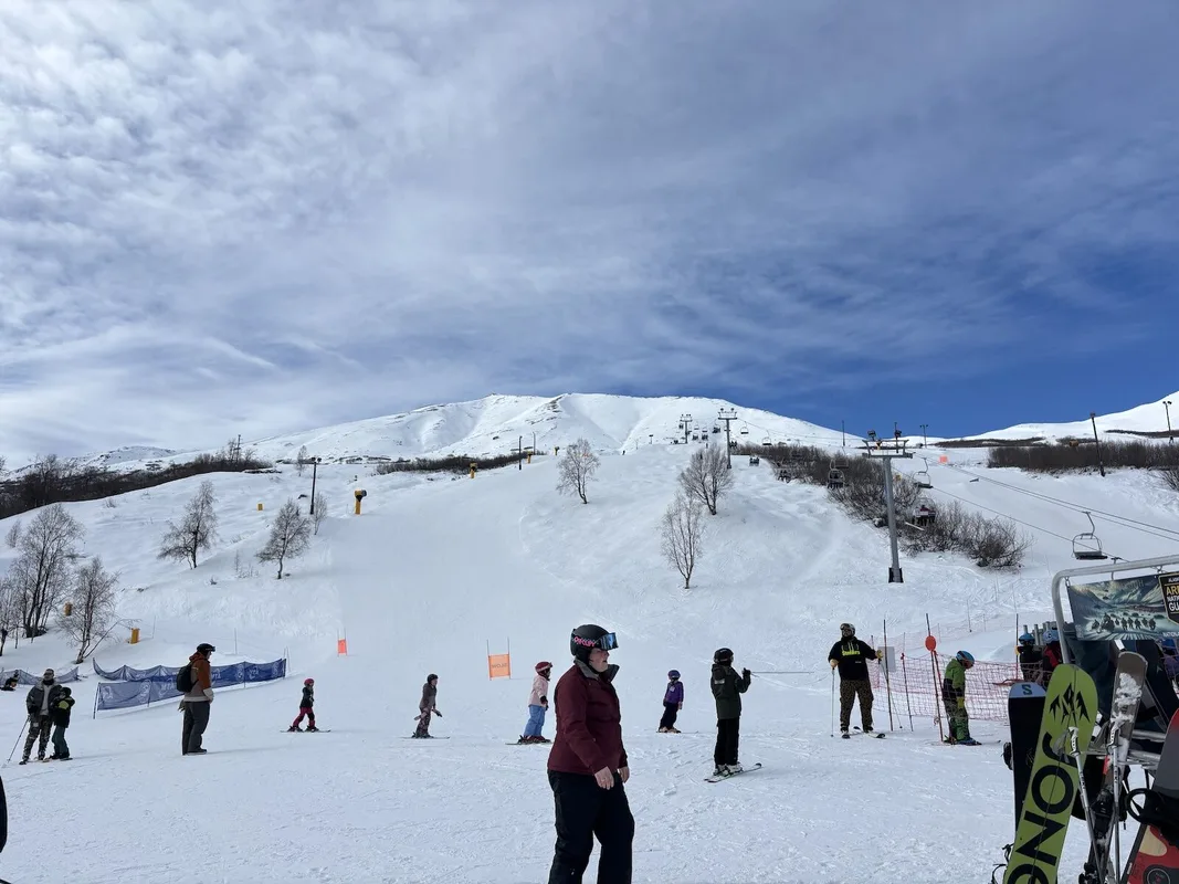 Chạy Theo Giấc Mơ Núi Lớn và Tương Lai Snowboarding ở Alaska