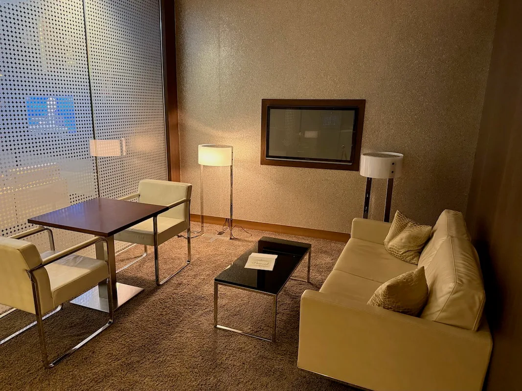 Chờ Chuyến Bay Tại Phòng Chờ Primeclass Sân Bay Charles De Gaulle