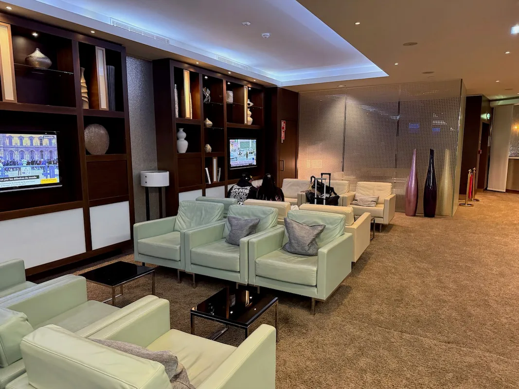Chờ Chuyến Bay Tại Phòng Chờ Primeclass Sân Bay Charles De Gaulle