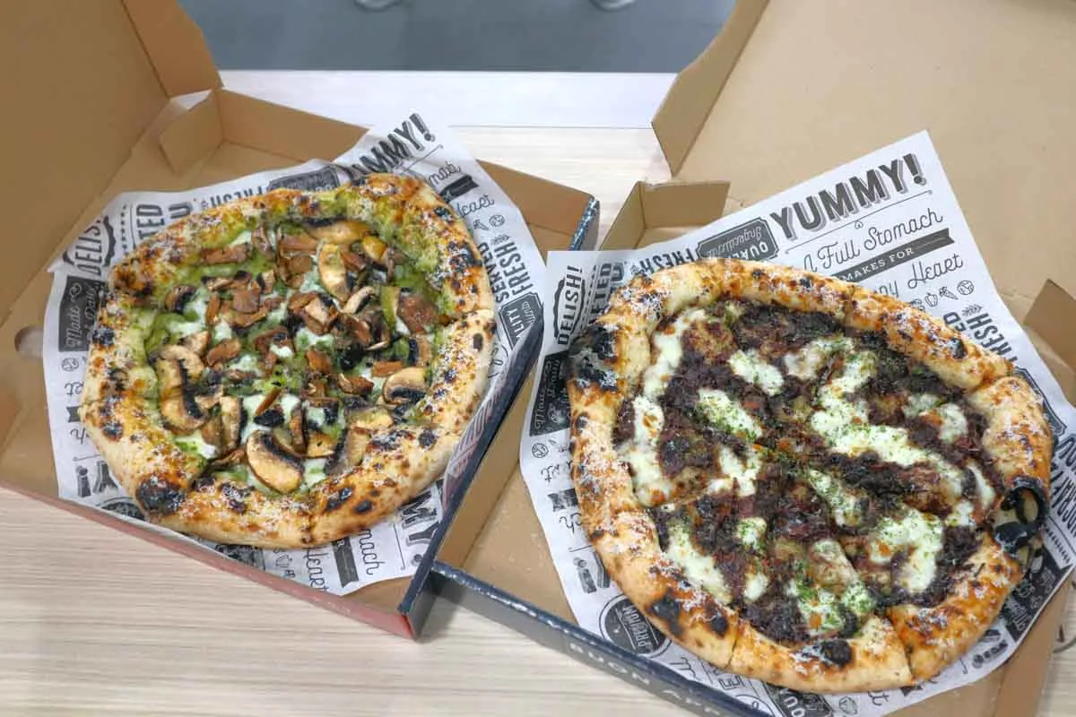 Chomp Chomp Food Centre: Khám Phá 2 Quầy Ăn Mới Đầy Hấp Dẫn