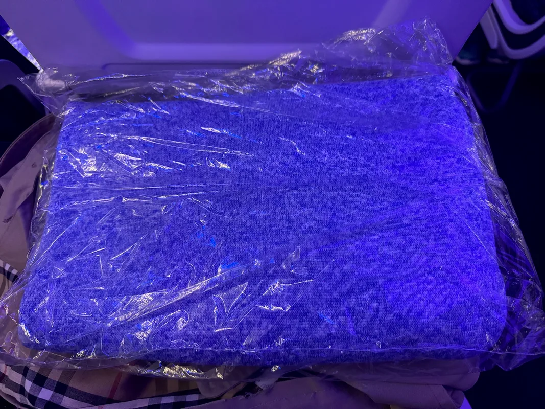 Chuyến Bay Đêm Cùng United Airlines: Từ Los Angeles Đến Chicago và Khoảnh Khắc Hallelujah