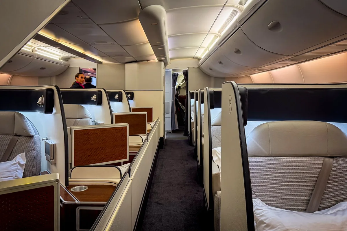 Chuyến Bay Hạng Nhất Qantas: Trải Nghiệm Sang Chảnh Nhất Tôi Từng Có!