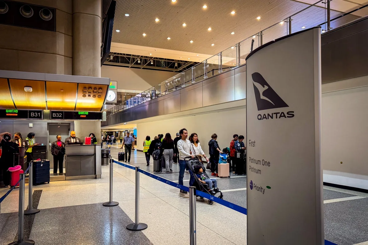 Chuyến Bay Hạng Nhất Qantas: Trải Nghiệm Sang Chảnh Nhất Tôi Từng Có!