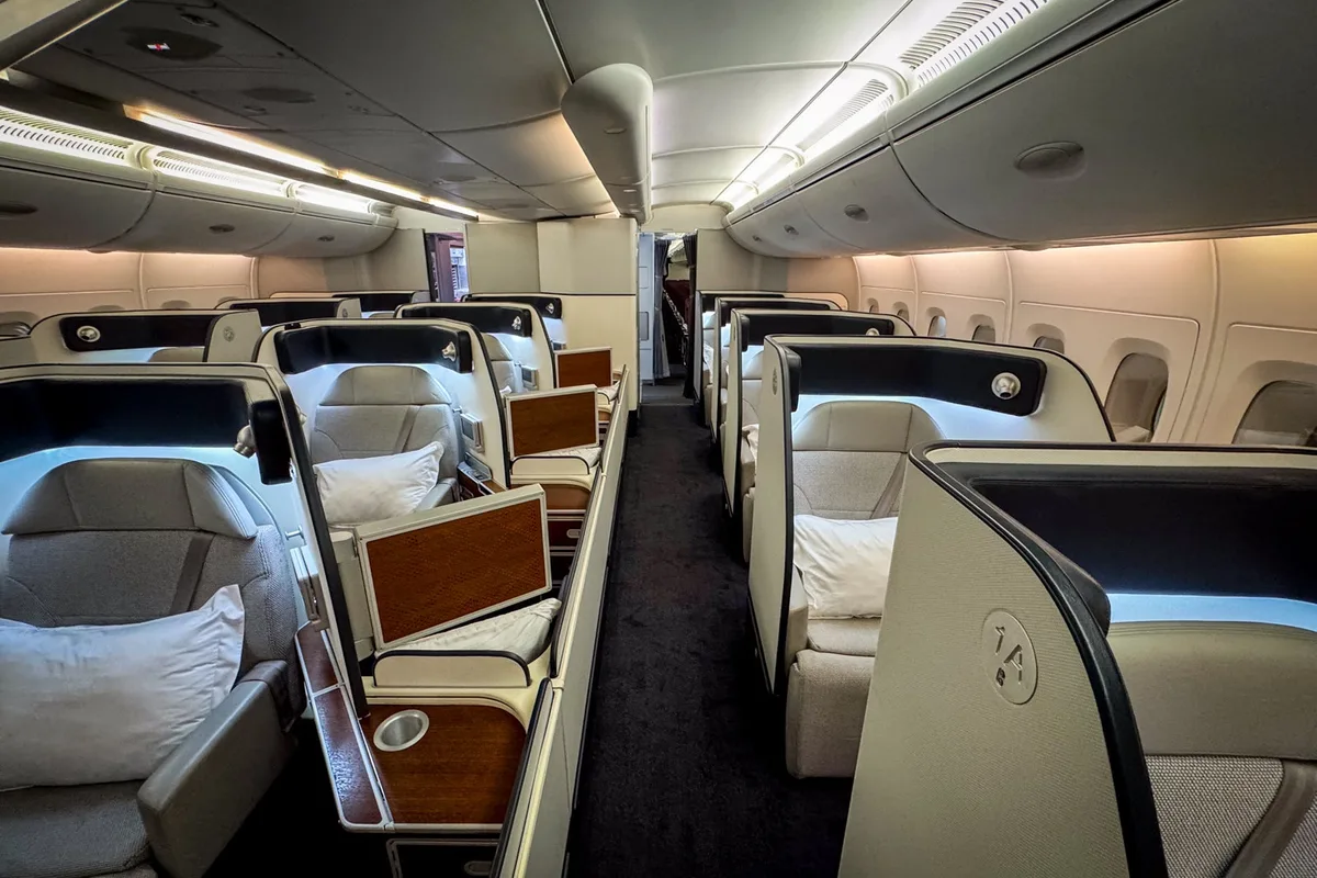 Chuyến Bay Hạng Nhất Qantas: Trải Nghiệm Sang Chảnh Nhất Tôi Từng Có!
