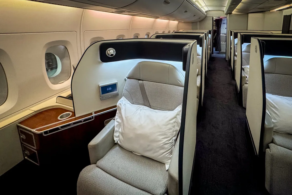 Chuyến Bay Hạng Nhất Qantas: Trải Nghiệm Sang Chảnh Nhất Tôi Từng Có!