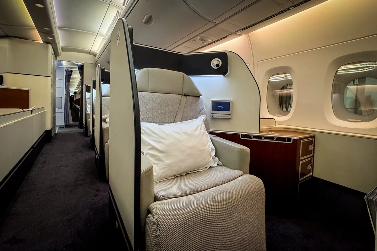 Chuyến Bay Hạng Nhất Qantas: Trải Nghiệm Sang Chảnh Nhất Tôi Từng Có!