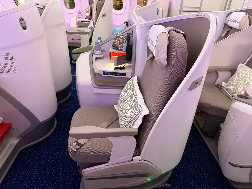 Chuyến Bay Thú Vị Đến Bangkok Qua Paris: Trải Nghiệm Business Class Aircalin
