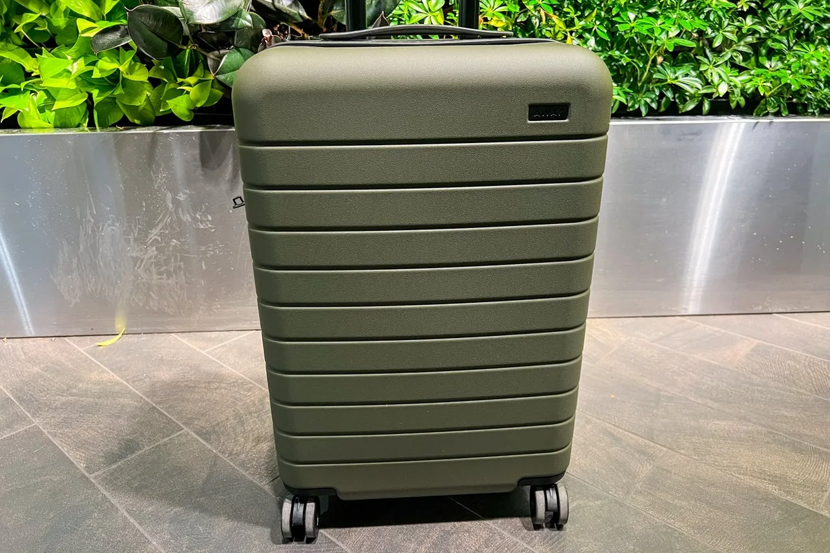 Cơ Hội Tiết Kiệm Lên Đến 200 USD Khi Mua Túi Away