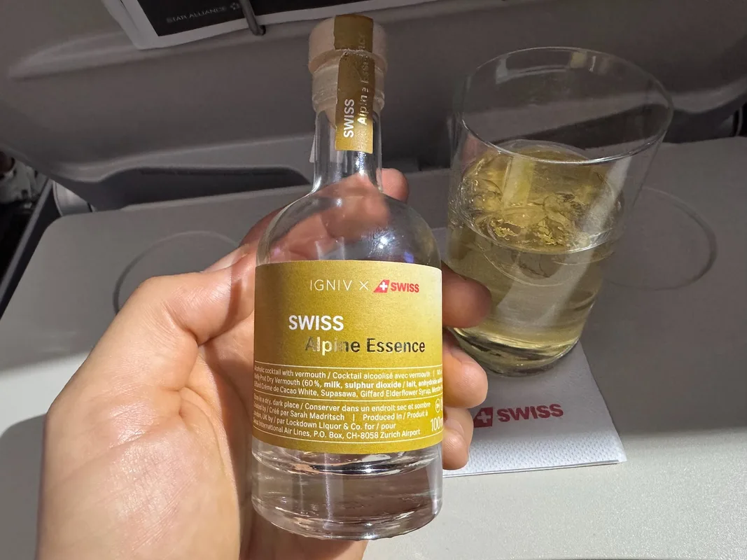 Cocktail Đỉnh Cao: Món Khai Vị Trên Không Trung 35,000 Feet