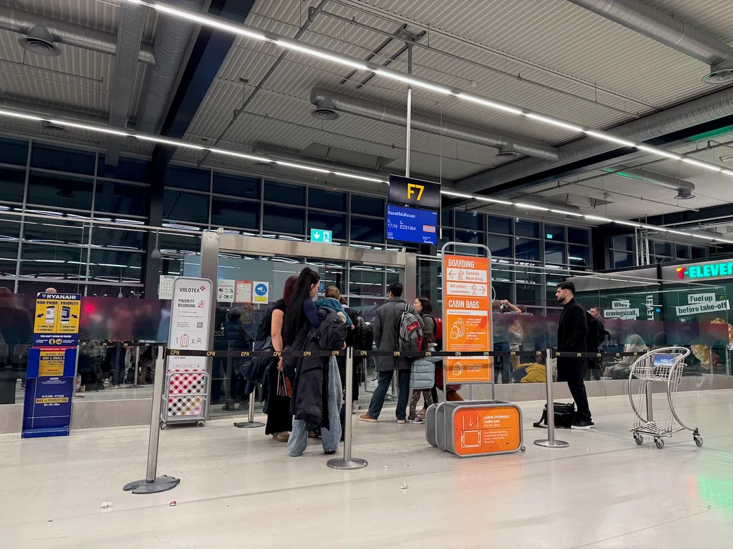 Đánh Giá Chuyến Bay EasyJet A320: Không Rẻ, Không Im Lặng, Nhưng Đến Đích Đúng Giờ
