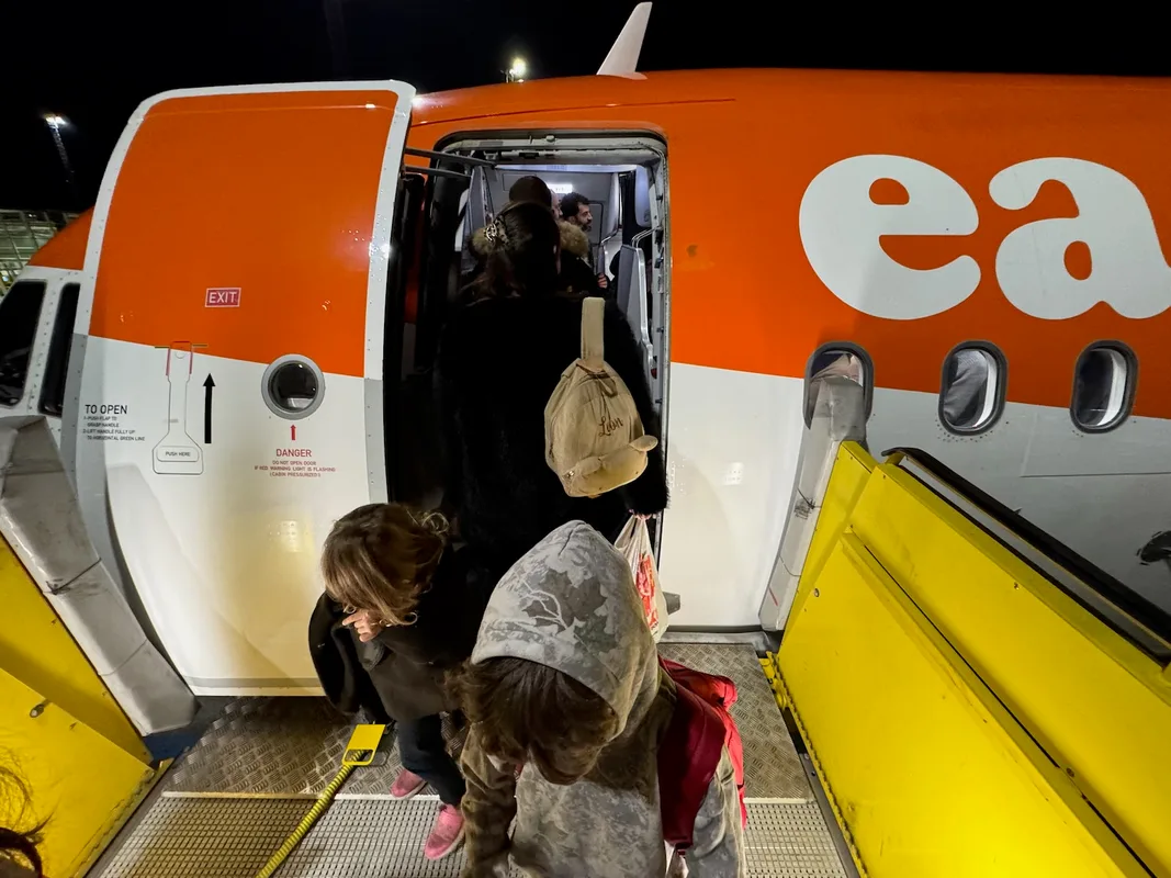Đánh Giá Chuyến Bay EasyJet A320: Không Rẻ, Không Im Lặng, Nhưng Đến Đích Đúng Giờ