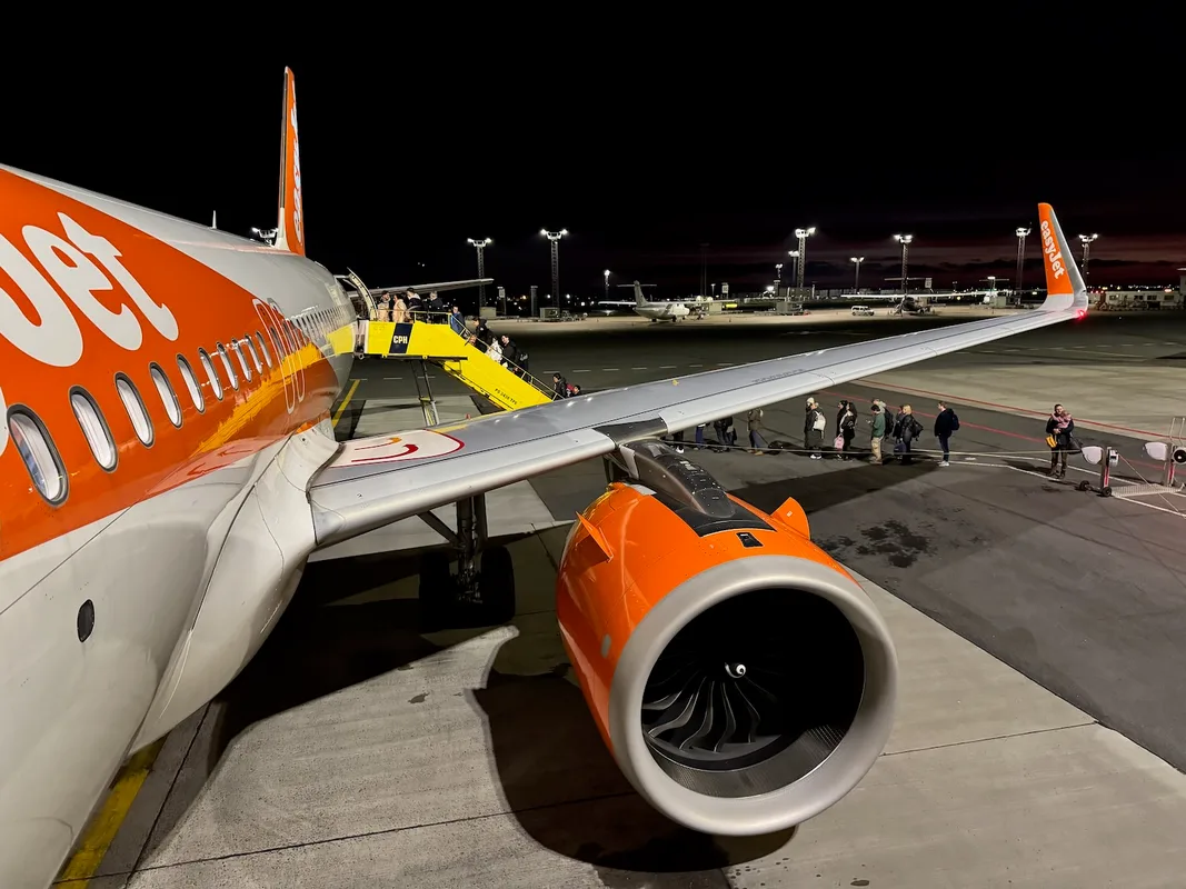 Đánh Giá Chuyến Bay EasyJet A320: Không Rẻ, Không Im Lặng, Nhưng Đến Đích Đúng Giờ