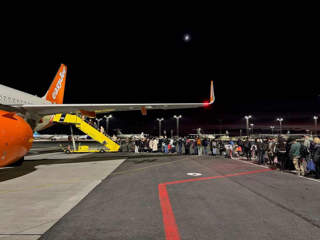 Đánh Giá Chuyến Bay EasyJet A320: Không Rẻ, Không Im Lặng, Nhưng Đến Đích Đúng Giờ
