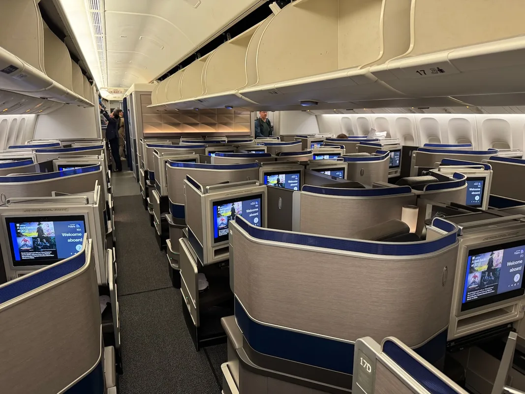 Đánh Giá Hạng Thương Gia United Airlines: Chuyến Bay San Francisco Đến Hong Kong