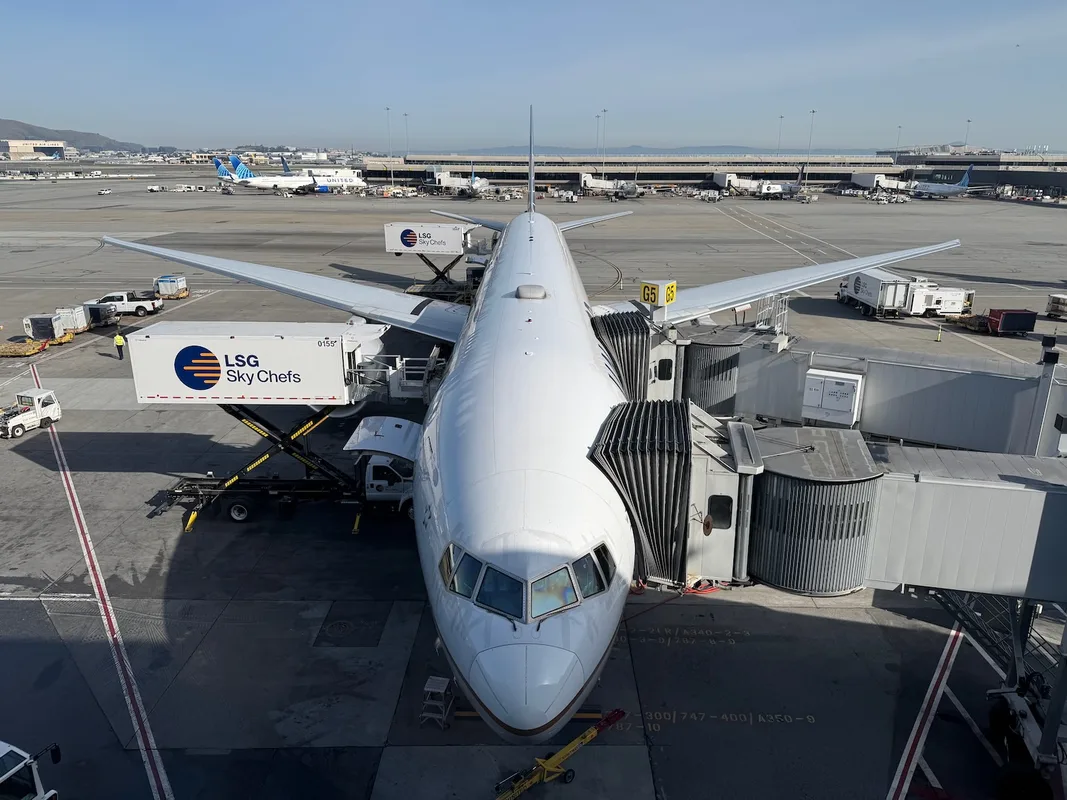Đánh Giá Hạng Thương Gia United Airlines: Chuyến Bay San Francisco Đến Hong Kong
