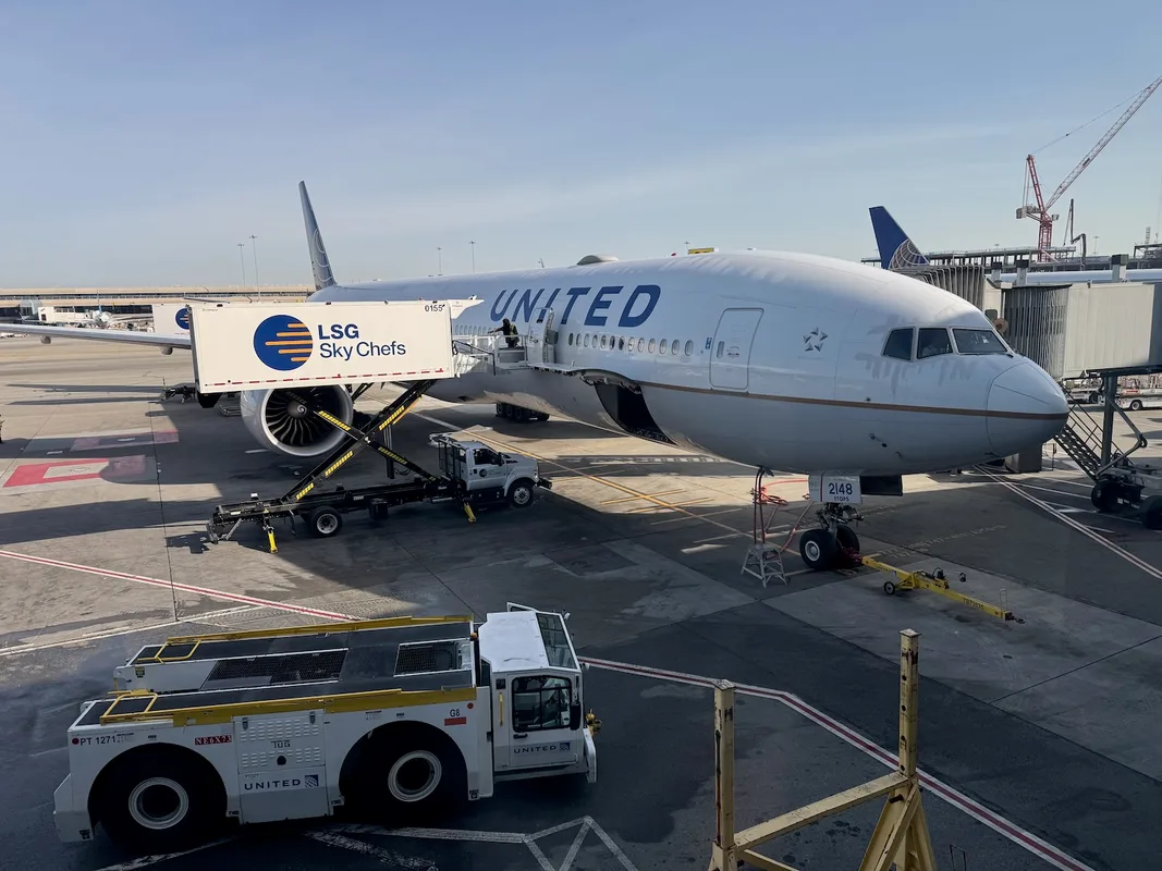 Đánh Giá Hạng Thương Gia United Airlines: Chuyến Bay San Francisco Đến Hong Kong