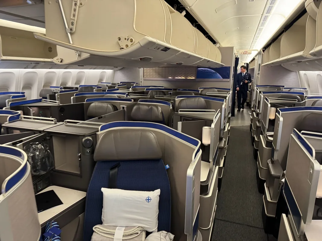 Đánh Giá Hạng Thương Gia United Airlines: Chuyến Bay San Francisco Đến Hong Kong
